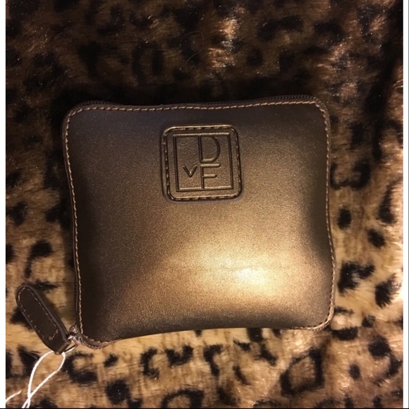 Diane Von Furstenberg Handbags - Diane Von Furstenburg tote bag. NWT